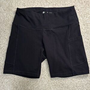 IUGA Womens Black Workout/Yoga Shorts with Side Pockets Size M